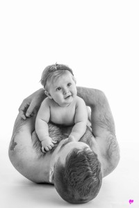 photo-studio-portrait-bebe-9mois-gers-bernede-tatouage